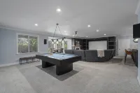 Luxury - 6000sqft- Sleeps 22+ Basketball, Billiards, Theater, Game, PrincessRoom