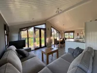 Lakeside Lodge Set in the Countryside - WiFi