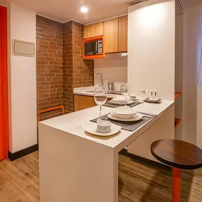 Hostal Boutique Black Cat Hotels near Barrio Brasil