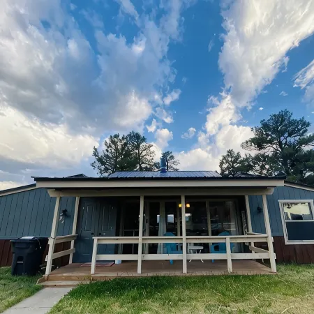 BEAUTIFUL Rustic/Modern Remodel - IDEAL Location!!