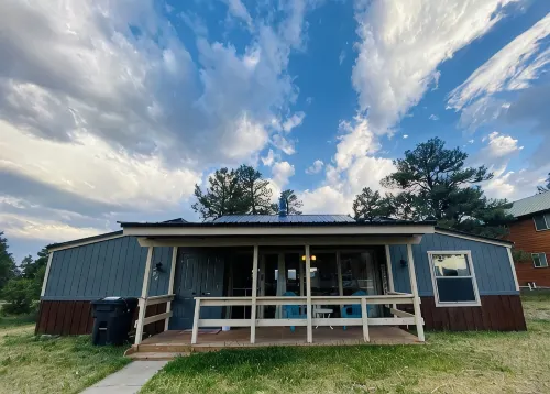 BEAUTIFUL Rustic/Modern Remodel - IDEAL Location!!