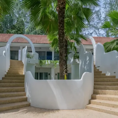 Ocean Breeze Resort Khaolak Отели рядом с достопримечательностью «Нангтонг-Бич»