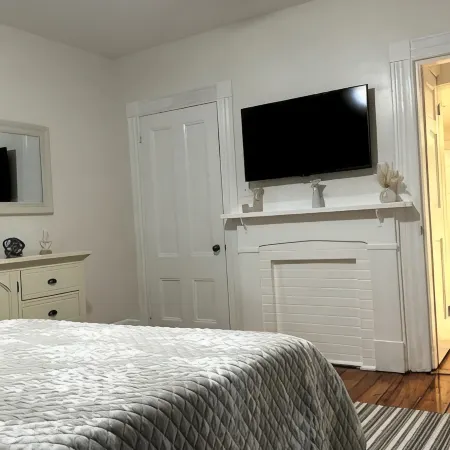 Down Town Salem brand-new 1bdr apt