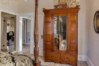 Victorian Secrets 1897 Home - Curious? Eclectic, convenient & ❤️ of wine country