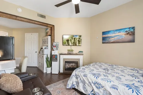 Suite Retreat - Private Courtyard and Pool, Hot Tub and Cabana
