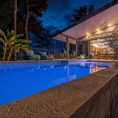 New Luxury Home - 180 degree Ocean Views - Pool/Hot tub  -Sleeps 11 - Chef avail