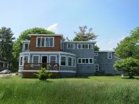 Private, 1st Floor Cottage, 5 Minute Walk to Beach- Perfect for Families! - Jacuzzi