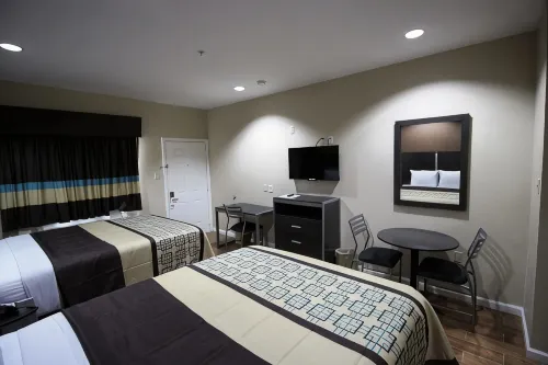 Scottish Inn & Suites Baytown - Motels