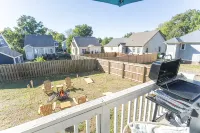 Fam/Biz-Friendly 3BD w/ Fire pit & BBQ - Downtown - 4-Star