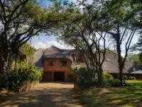 Khaya Africa Guesthouse - balcony