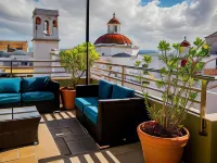 Decanter Hotel Hotels near Isla de Cabras Park
