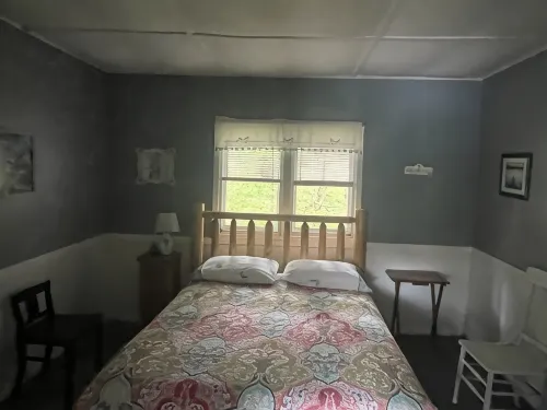 Cottage 3 is a charming 2 bedroom 25’ from your boat dock & Hamlin lake. - 2-Star