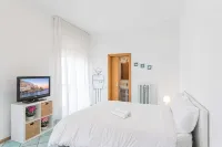 Casa Elan Salerno, large and bright apartment, a stone's throw from the beach