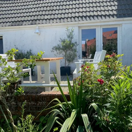 Fernblick: Schicke Farbenfrohe 2-Zi-Fewo Mit Balkon für Den Urlaub zu Zweit