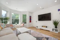Wrigleyville 4Br • 1-Min Walk to Wrigley Field & Cta • Garage • Sleeps 8 - Apartments