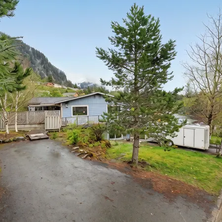 Big beautiful house with lots of room and amazing mountain and ocean views!!!