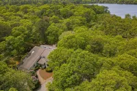 Spacious Lake House for Large Groups w Private Acre+ short path to Lake