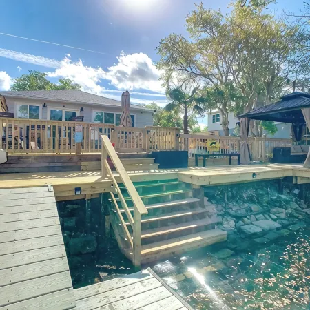 Charming home right off the main river. short paddle to hospital hole.