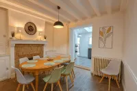 Cosy 5-bedroom townhouse. Close to all shops and hypercentre! - ห้องครัว