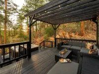 Bailey Treetop Retreat: Spacious, Hot Tub, Pool Table, Yoga, Family, Views Ξενοδοχεία στην πόλη Bailey