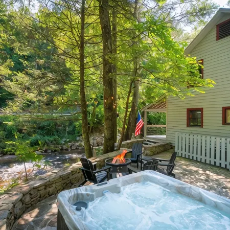 Helen's Newest Riverfront Rental on the Chattahoochee River