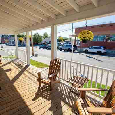 Lake George Village. 1 Block to Beach, Shepherds Park & Canada St.Pet Friendly. Others