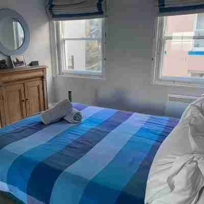 Historic Gd 2 Listed Harbourside Cottage with Amazing Sea Views. Rooms