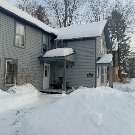 A  Clean and Cozy Centrally Located Pet Friendly Rental .Walk to All Amenities