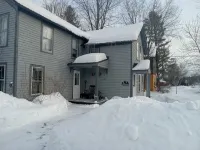 A  Clean and Cozy Centrally Located Pet Friendly Rental .Walk to All Amenities - Homestays