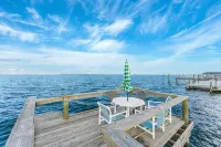 Cozy 1-bedroom apartment in Melbourne on the Indian River. Newly Renovated