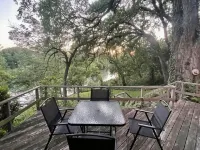 New!!! Luxury Riverfront Oasis with Gorgeous Oaks and Ping Pong Table! - 4-Sterne