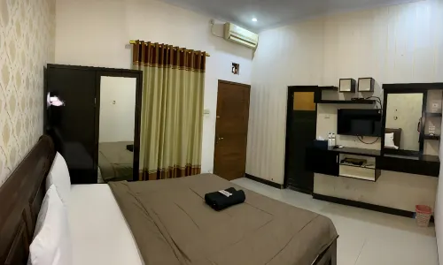 Prime Adisucipto Hotel - parcheggio