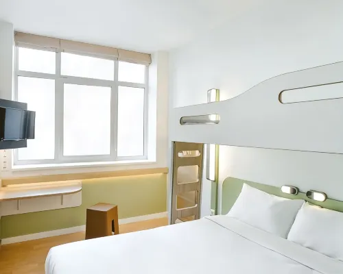 Ibis Budget Panfilovskaya Hotel エクスペリメンタニウムサイエンスミュージアム周辺のホテル
