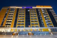 FabHotel Prime Spectrum Metro - with Pool |  5 Mins Walk from Sector 75 Metro - piscina
