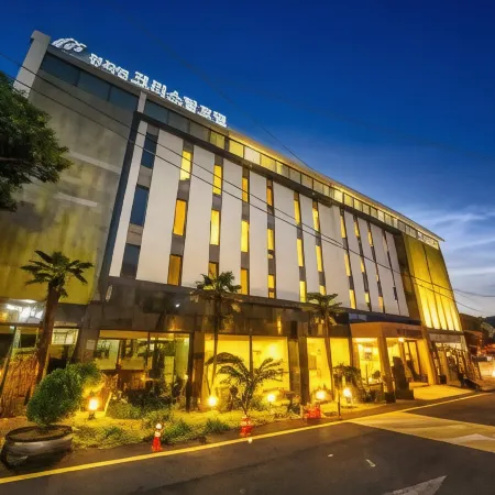 Cheonjiyeon Crystal Hotel Отели рядом с достопримечательностью «Поле для гольфа Nine Bridges»