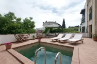 Casa Bombo - مسبح