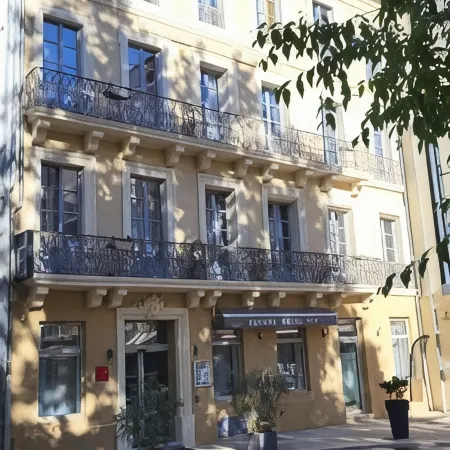 Square Hotel