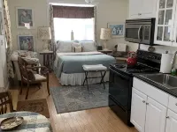 Brookside Cottage is a beautiful open concept doll house stay for two. Hotels in Berkeley Springs