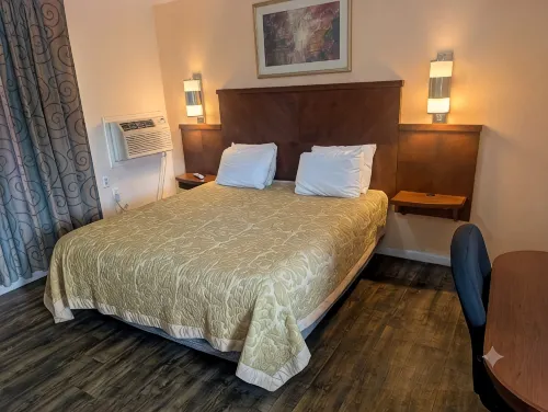 Travelers Inn - Clearwater - Motels