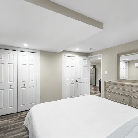 Modern 1-BR Apartment