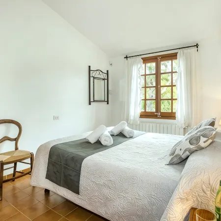 3 Bedrooms, 2 bathrooms, enbeded into the natural mediterranean surrounding.