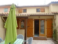 Rental villa 800 meters from the beach in St Pierre la Mer Hotels in Fleury