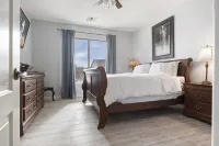 Beautiful 5-Bedroom Home in Surprise with Big Backyard Close to Spring Training - ห้องครัว