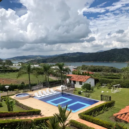 Finca Lago Calima with Excellent View Отели в г. Калима