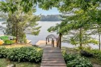 Muskoka Lakeshore Cottage Bliss
