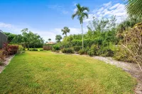 Quiet home near esplanade & tiger tail beach. heated pool & bikes - 2-Star