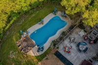 Perfect for Family Reunions/Retreats  Peaceful & Quiet with Gorgeous Mtn. Views! - Uima-altaat