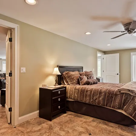 Njoy Luxury - MUST experience this exclusive and stunning lakeview home