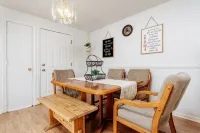 Welcome to our charming and newly remodeled home, close to everything - 2-Star