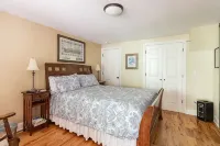 Private Master Bed/Bath with Separate Entrance and Porch. - Wifi